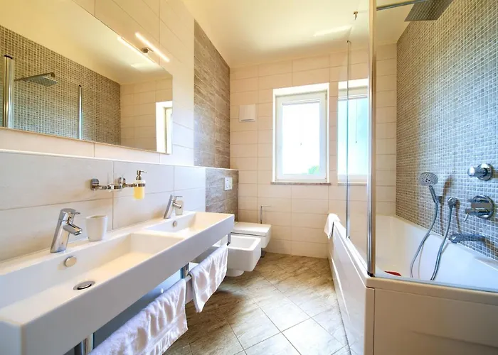 Royal 4* Kornić