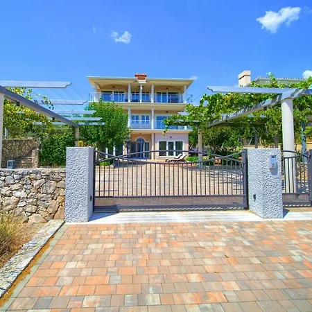 Royal 4*