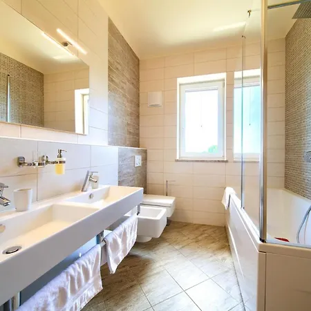 Royal 4* Kornić
