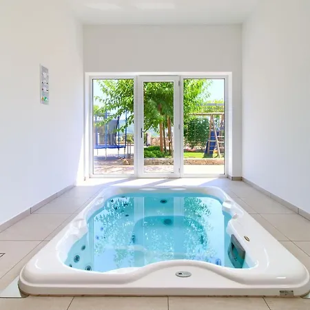 Royal מלון דירות